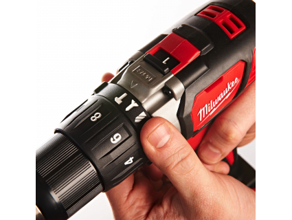 Шуруповерт ударный аккумуляторный M18 BPD-202C Milwaukee 4933443515