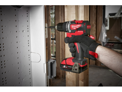 Шуруповерт аккумуляторный M18 CBLDD-202C Milwaukee 4933464317 Шуруповерт аккумуляторный M18 CBLDD-202C Milwaukee 4933464317